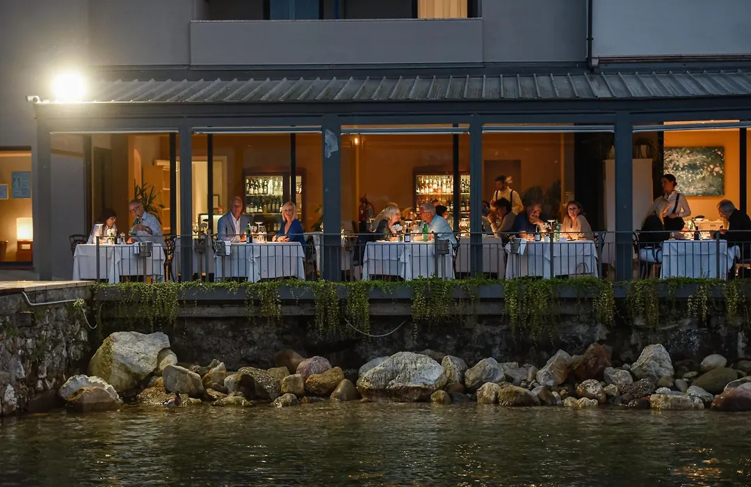 Bella Hotel & Restaurant With Private Dock For Mooring Boats-1